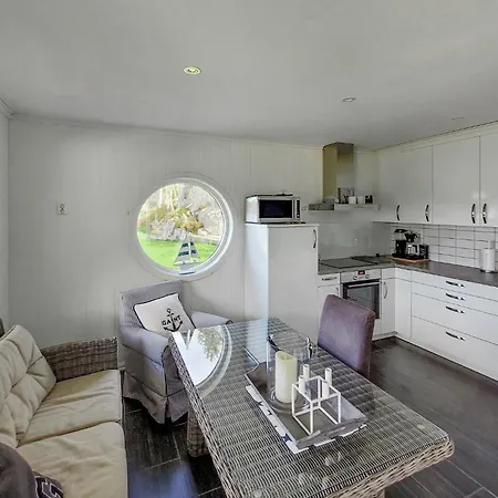 Stunning In With Kitchen Сasa de vacaciones Sveio