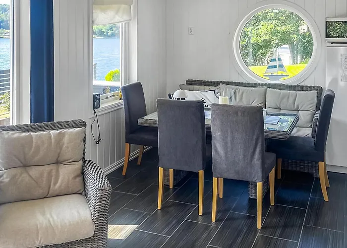 Stunning In With Kitchen Feriehus *
